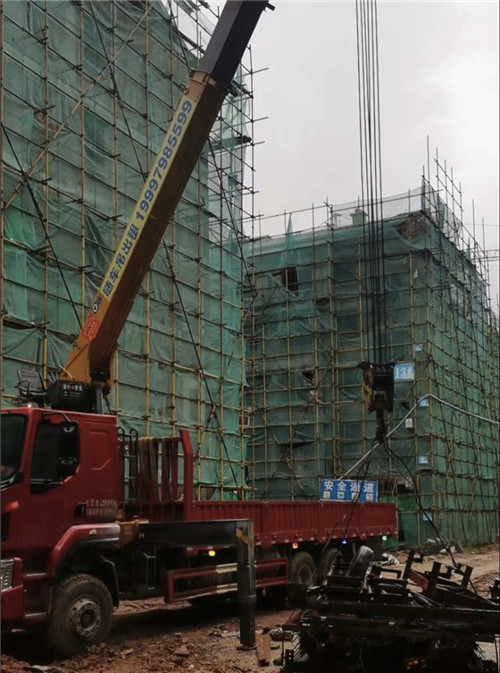 甘谷县“慢工细活”—— 吊车的 “微动控制” 技术